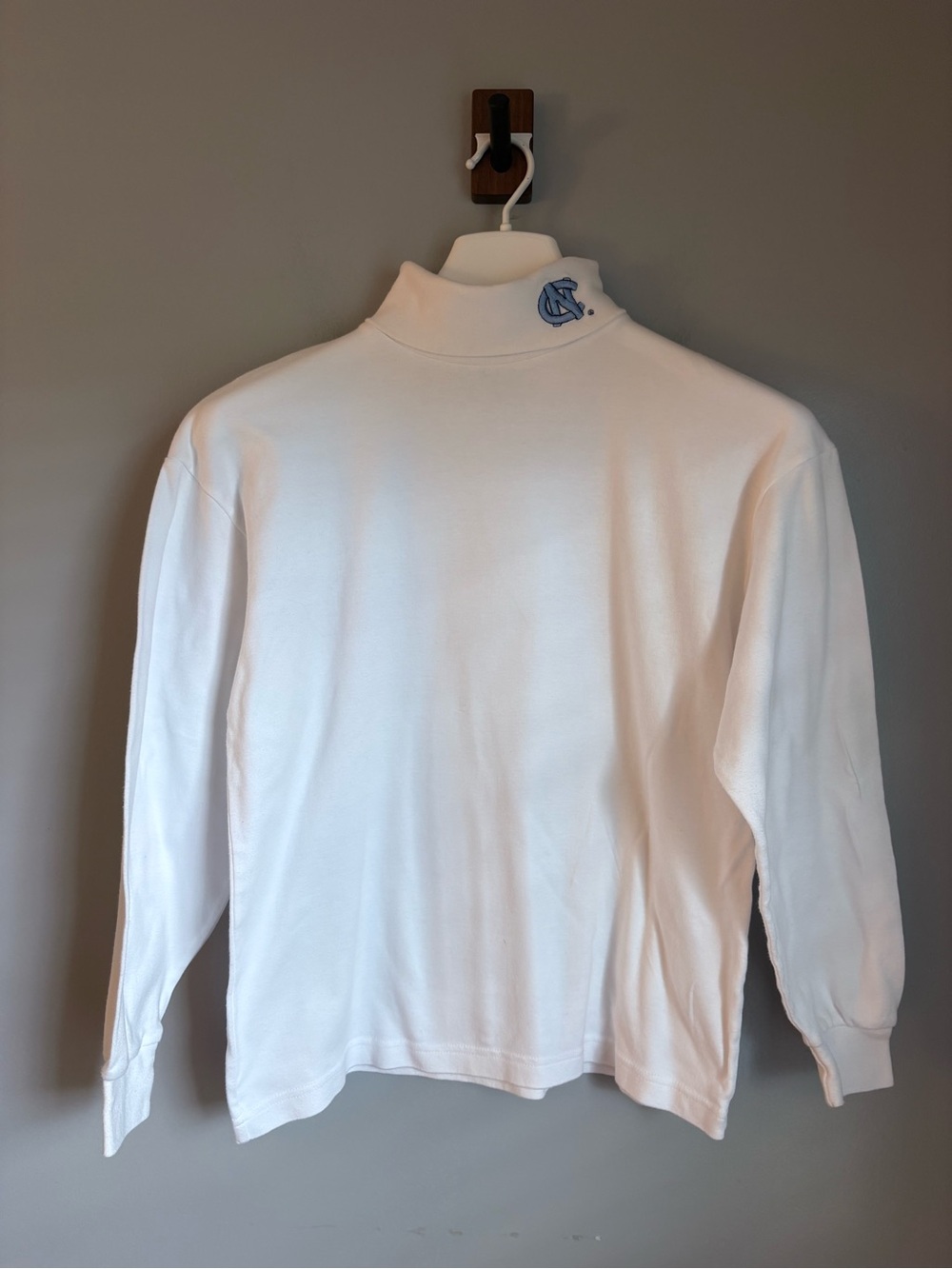 Vintage UNC Tar Heels Embroidered Turtleneck Top Medium White 100% Cotton 90s